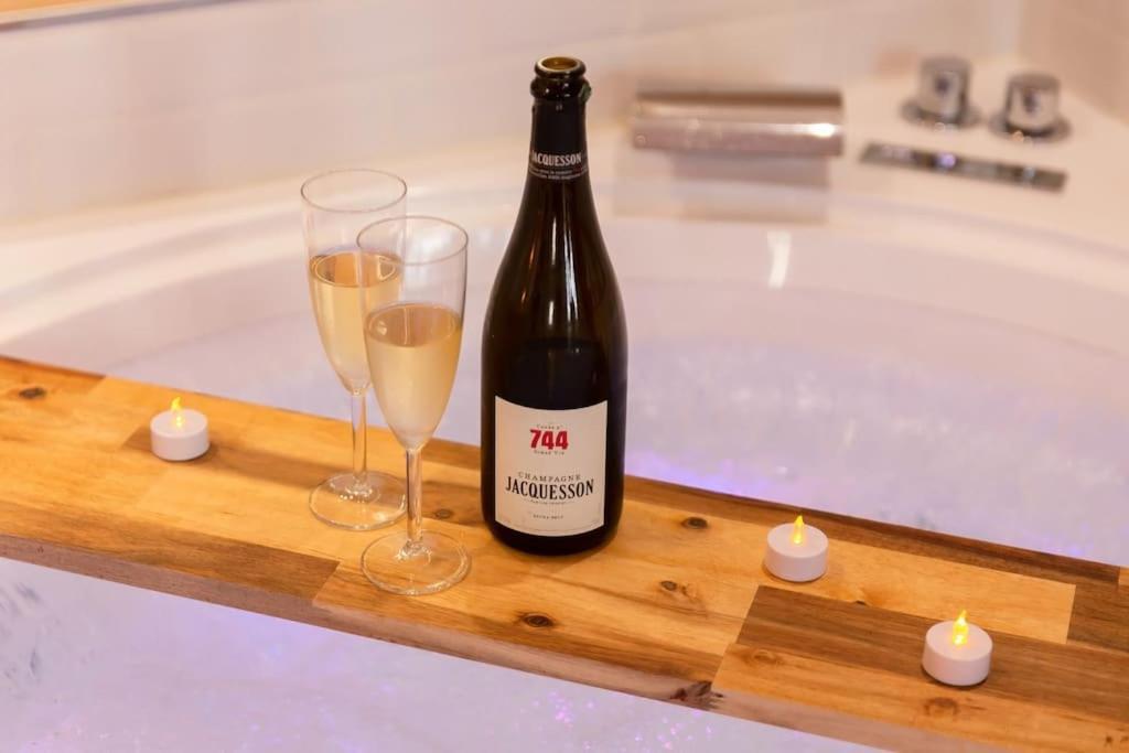 Suite Love Jacuzzi Montévrain Esterno foto
