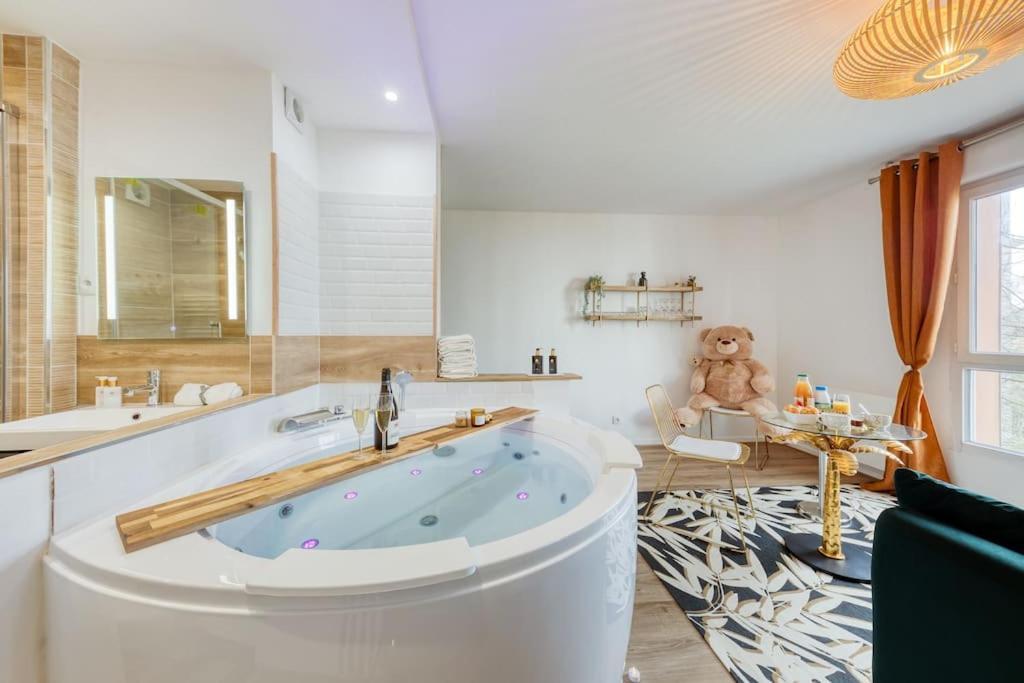 Suite Love Jacuzzi Montévrain Esterno foto